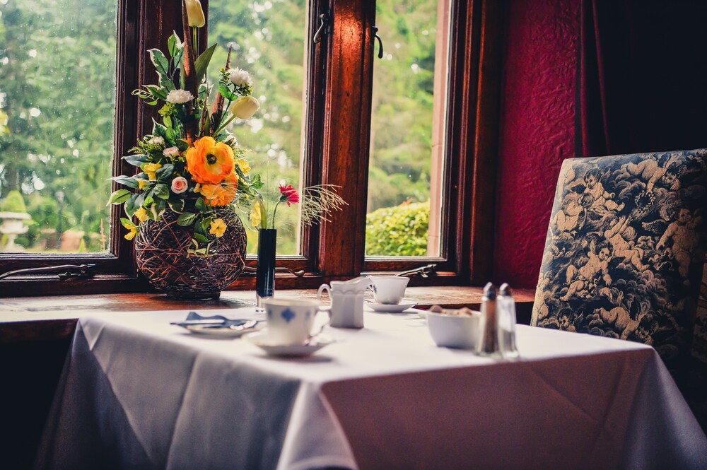 Breakfast area, Ruthin Castle Hotel