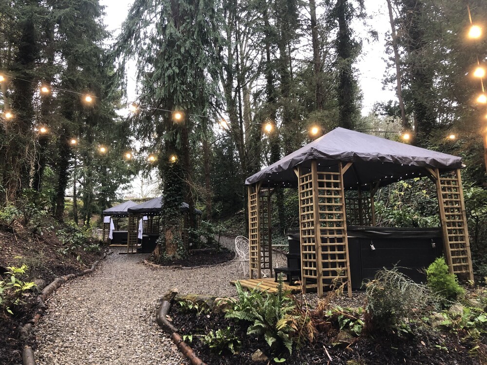 Outdoor spa tub, Ruthin Castle Hotel