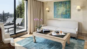 Premium bedding, in-room safe, desk, blackout curtains