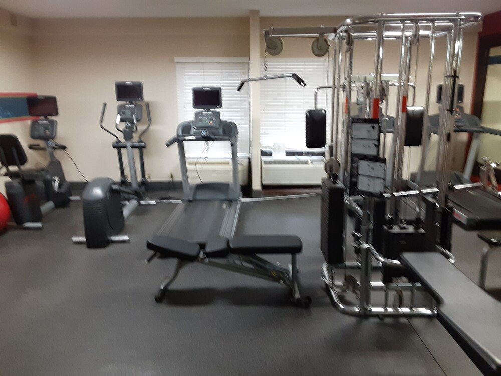 Fitness facility, Hampton Inn St. Louis/Westport