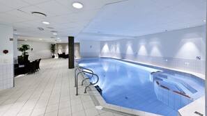 Innendørsbasseng