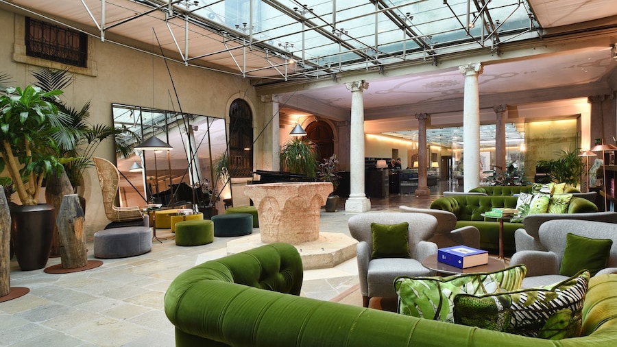 Hotel Monaco & Grand Canal
