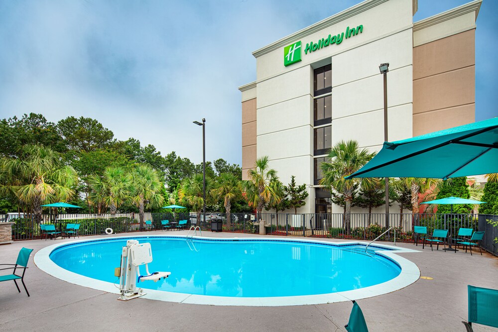 Outdoor pool, Holiday Inn Atlanta-Northlake, an IHG Hotel