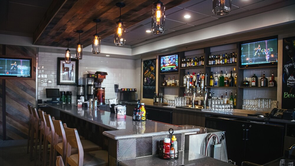 Bar (on property), Holiday Inn Atlanta-Northlake, an IHG Hotel