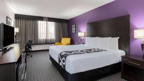 Premium bedding, in-room safe, desk, iron/ironing board