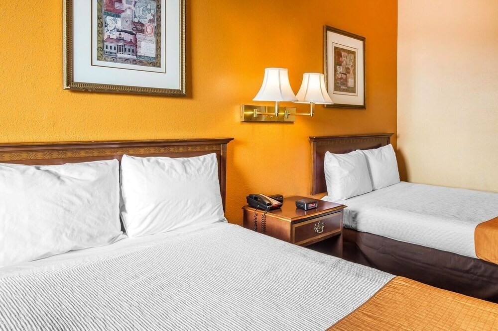 Budgetel Inn & Suites