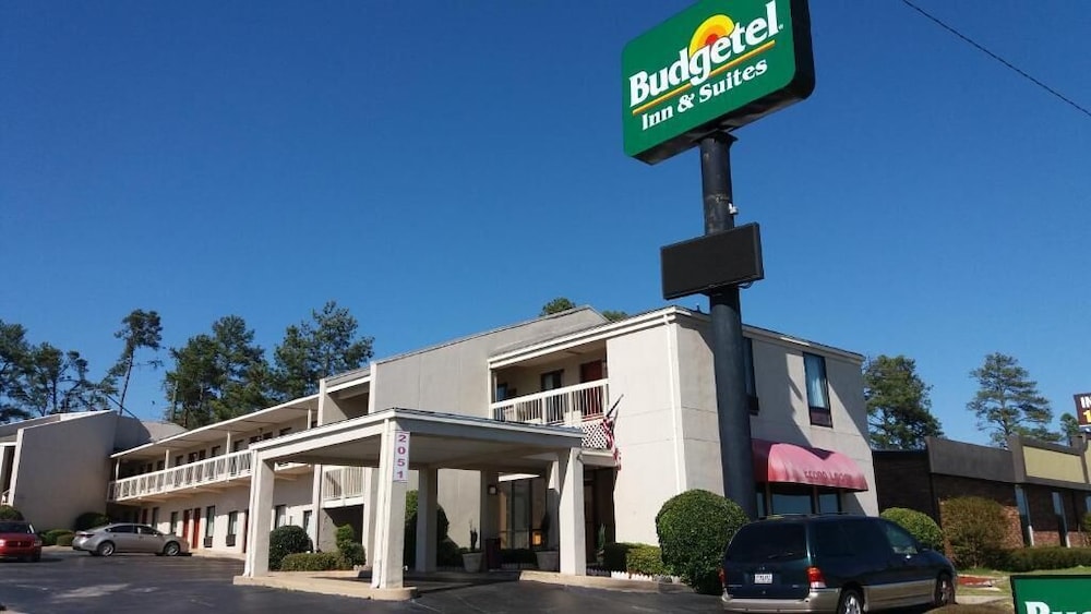 Budgetel Inn & Suites