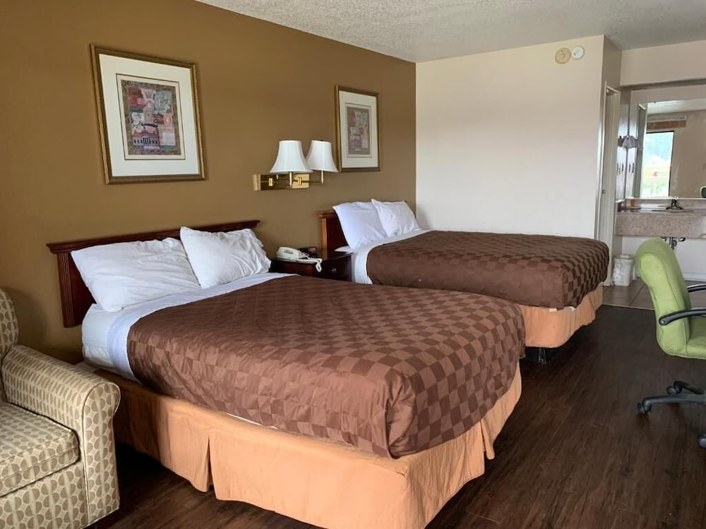 Budgetel Inn & Suites