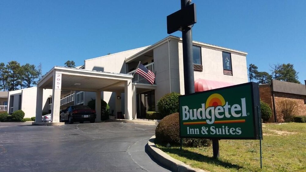 Budgetel Inn & Suites