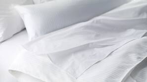 Hochwertige Bettwaren, Daunenbettdecken, Pillowtop-Betten, Zimmersafe