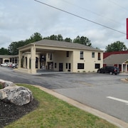 hotels in griffin ga with pool