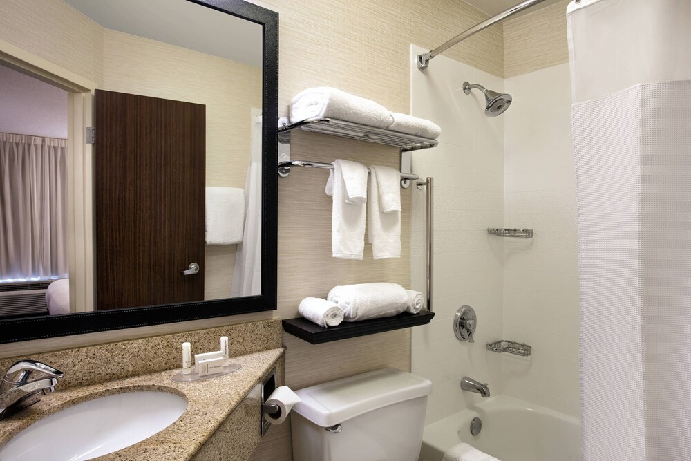 Bathroom, Fairfield Inn and Suites By Marriott Merrillville