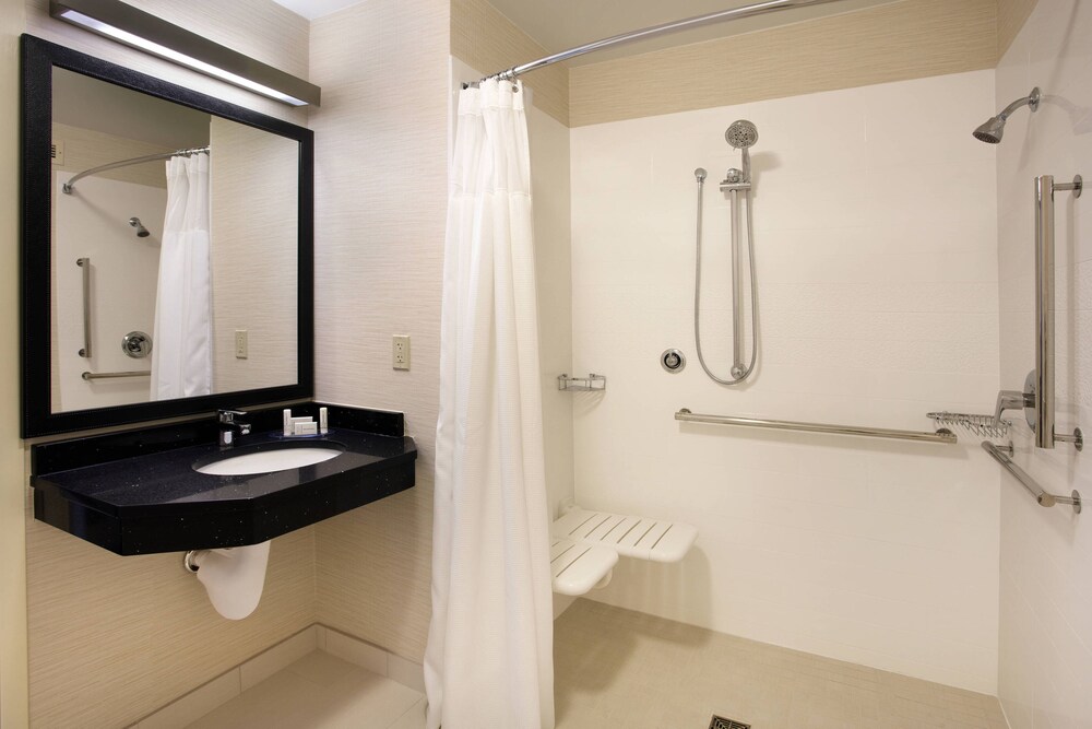 Bathroom, Fairfield Inn and Suites By Marriott Merrillville