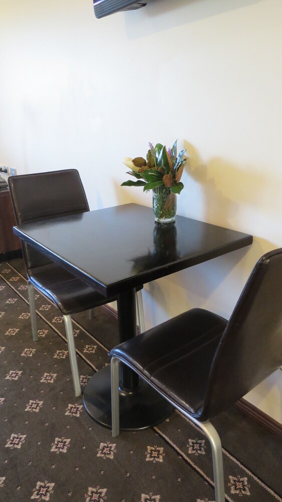 In-room dining, Best Western Plus Goulburn