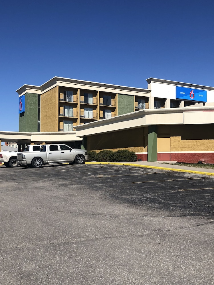 Motel 6 Lincoln, NE - Airport