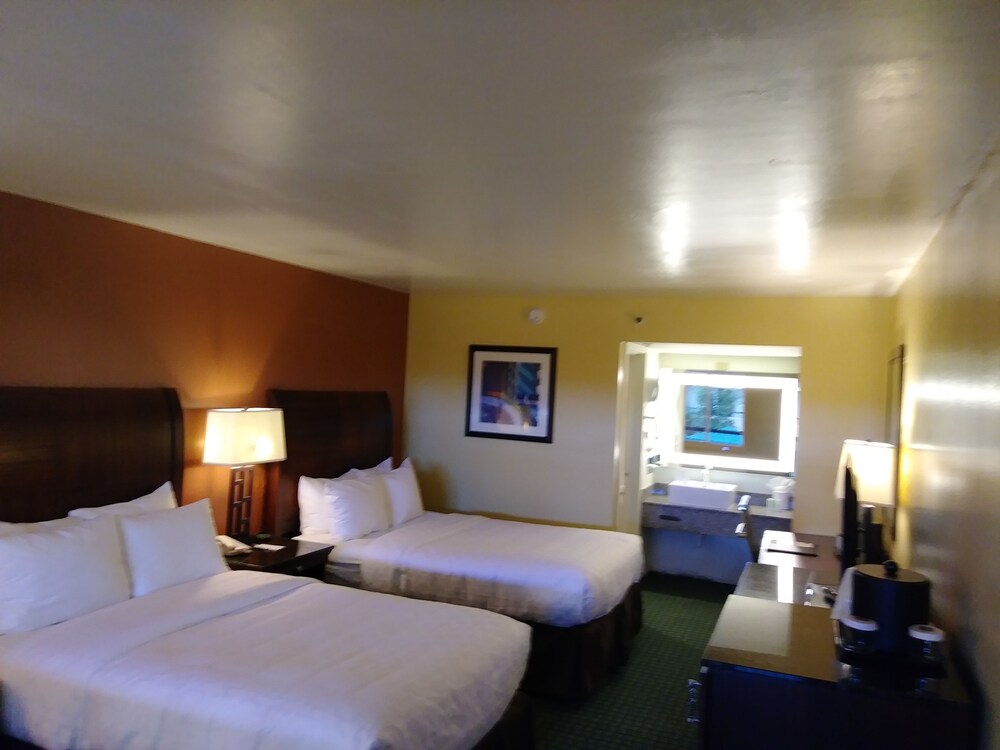 Room, Clarion Inn