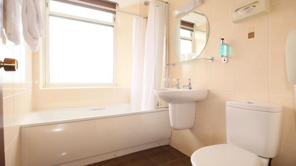 Bathroom, Best Western Queens Hotel