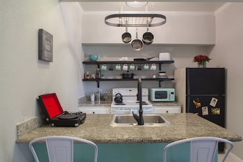 Cloverleaf Suites Baton Rouge