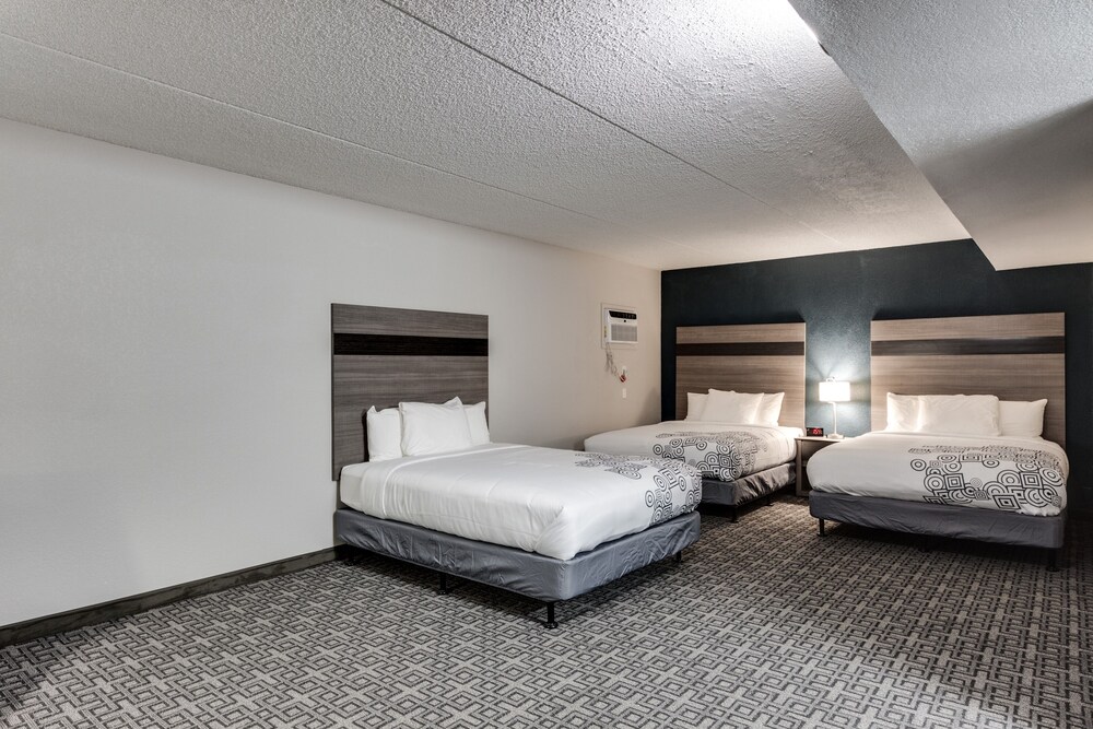 Days Inn & Suites by Wyndham Spokane