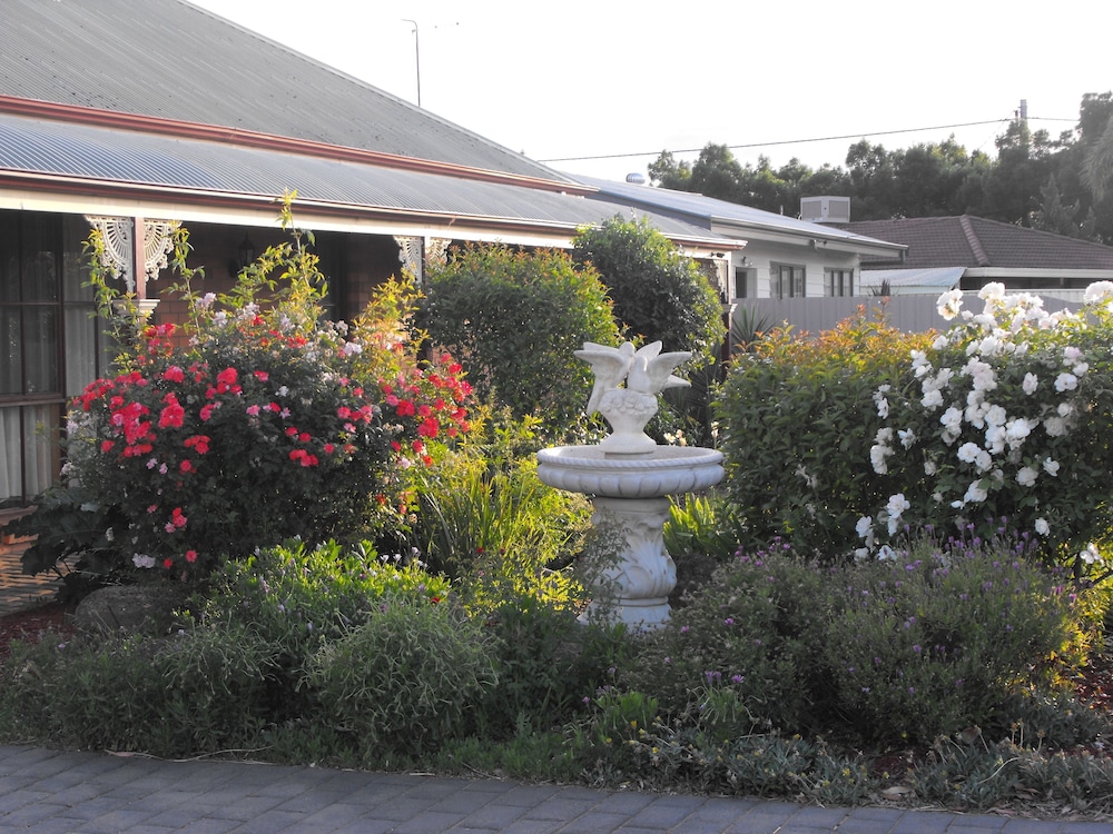 Garden, Philadelphia Motor Inn Echuca