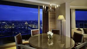 Premium bedding, minibar, in-room safe, desk