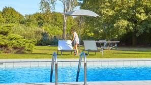 Seasonal outdoor pool, open 7:00 AM to 10:00 PM, pool umbrellas