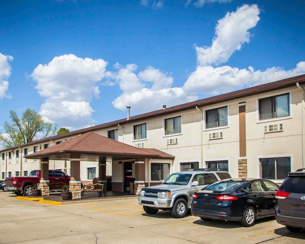 Exterior, Quality Inn near I-72 and Hwy 51