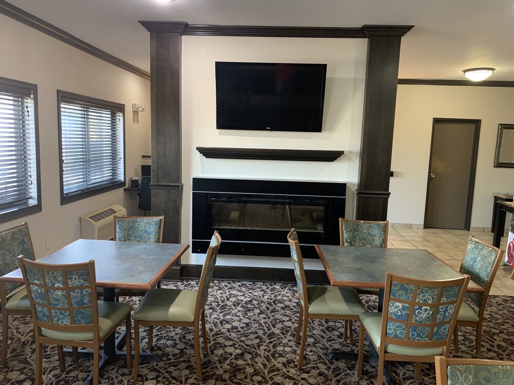 Breakfast area, Quality Inn near I-72 and Hwy 51