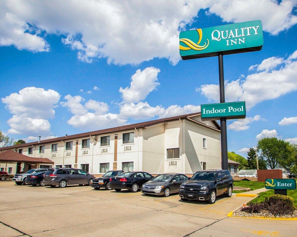 Exterior, Quality Inn near I-72 and Hwy 51