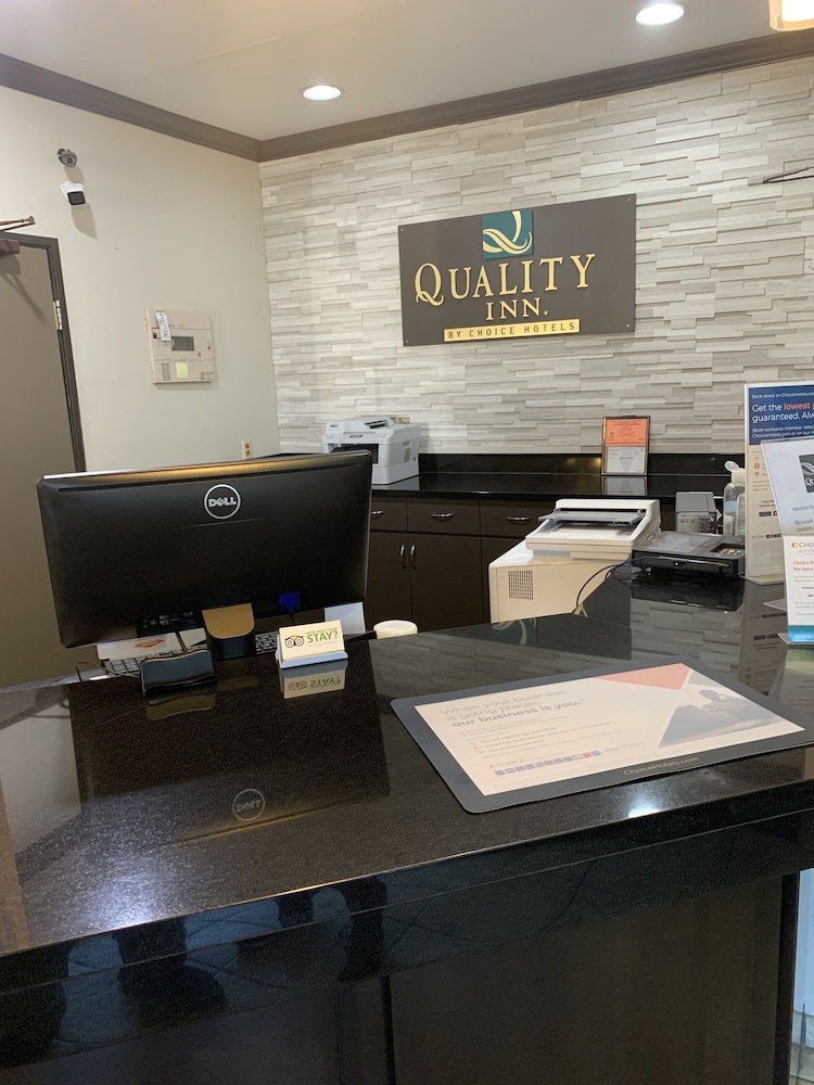 Lobby, Quality Inn near I-72 and Hwy 51