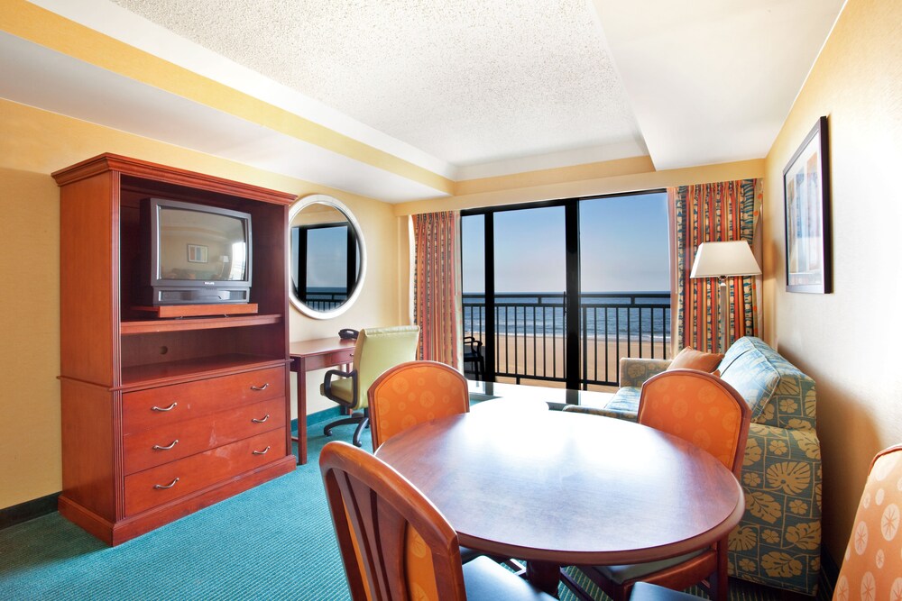 Room, Holiday Inn Express Hotel & Suites Va Beach Oceanfront, an IHG Hotel