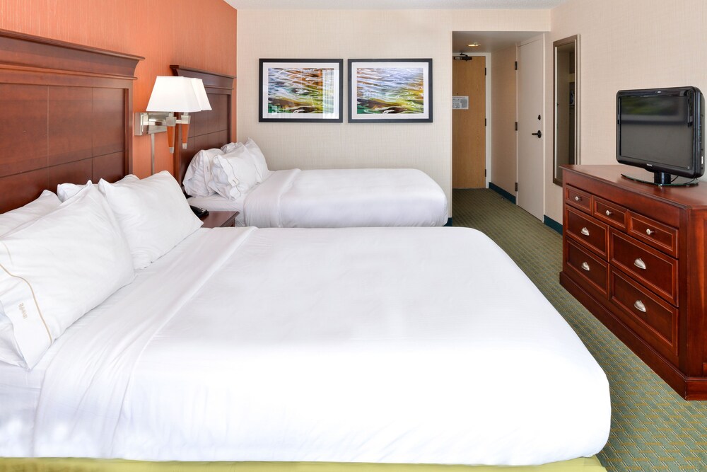 Holiday Inn Express Hotel & Suites Va Beach Oceanfront, an IHG Hotel