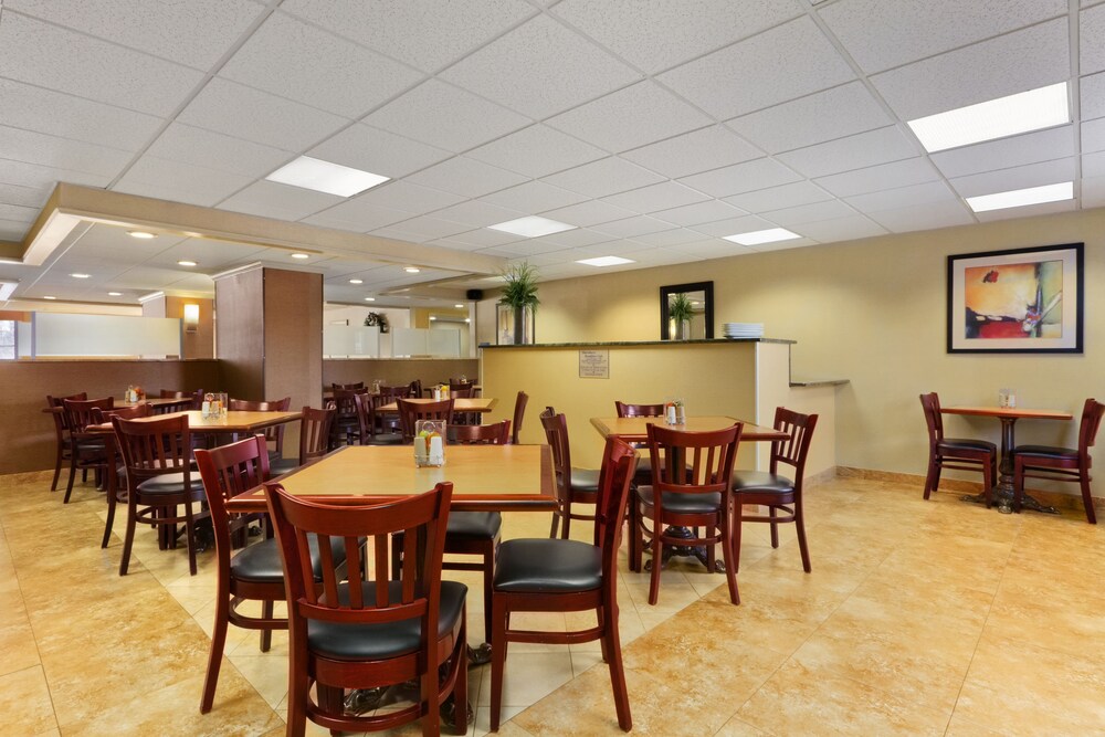  Comfort Inn & Suites Glen Mills - Concordville