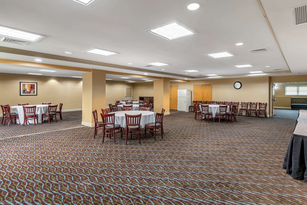  Comfort Inn & Suites Glen Mills - Concordville