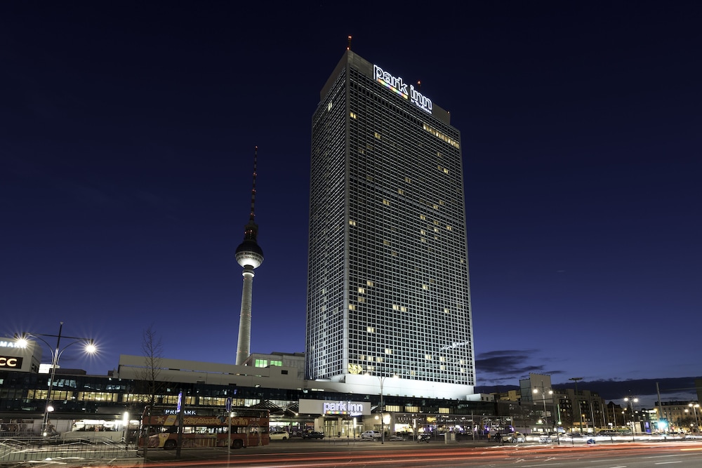 Front of property - evening/night, Park Inn by Radisson Berlin Alexanderplatz