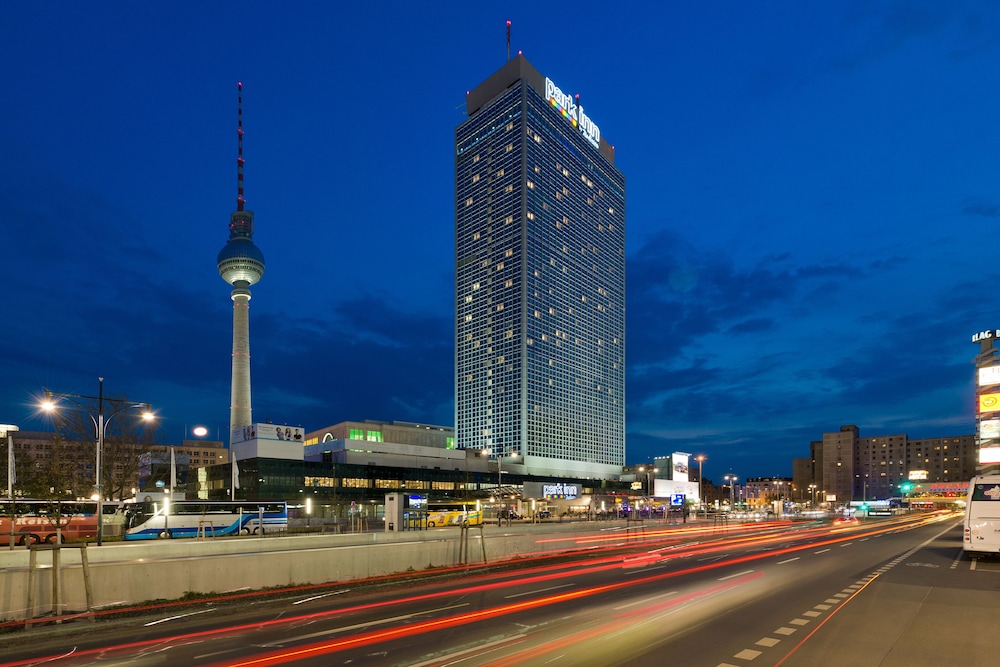 Front of property - evening/night, Park Inn by Radisson Berlin Alexanderplatz