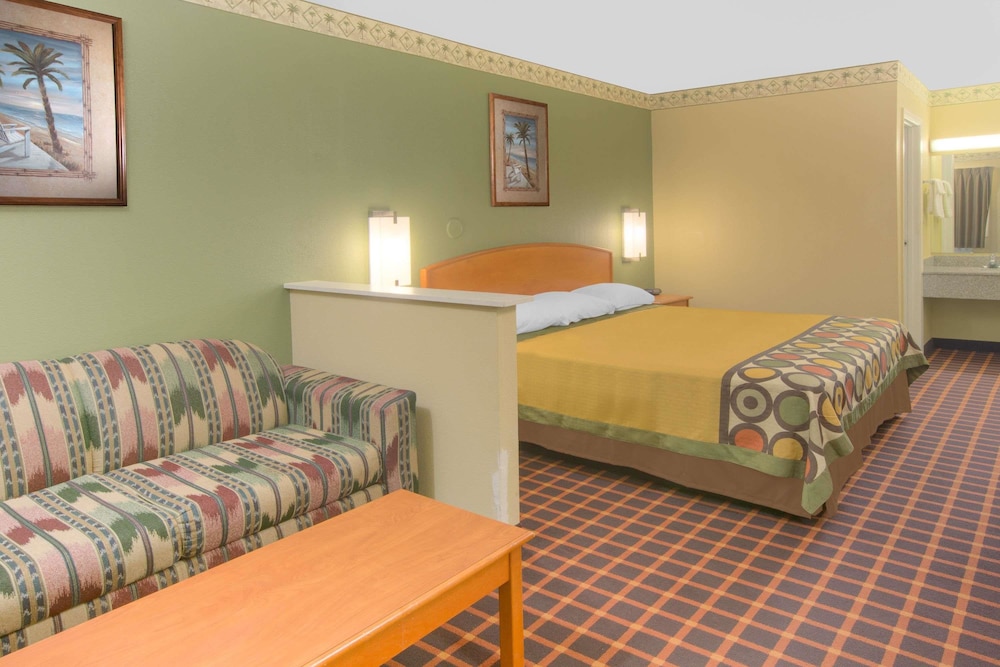 Room, Super 8 by Wyndham Shreveport