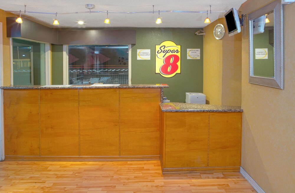 Reception, Super 8 by Wyndham Shreveport