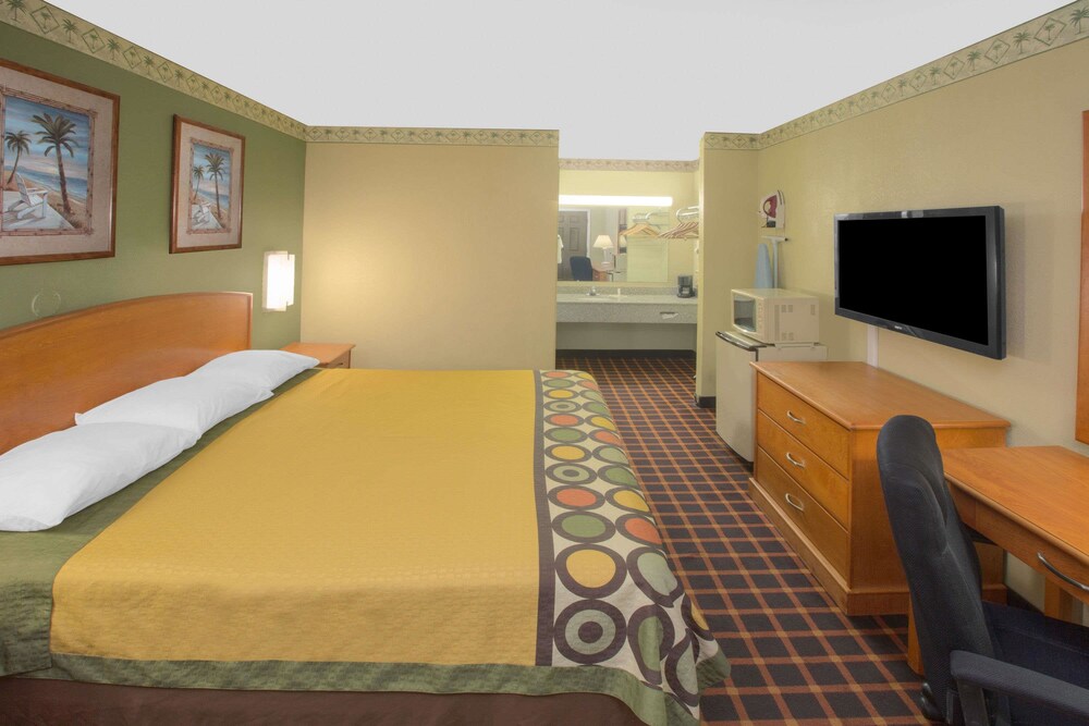 Room, Super 8 by Wyndham Shreveport