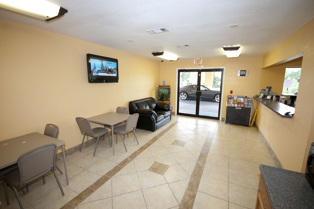 Days Inn by Wyndham DeFuniak Springs in De Funiak Springs Best Rates