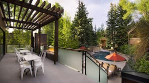 2 outdoor pools, pool umbrellas, sun loungers