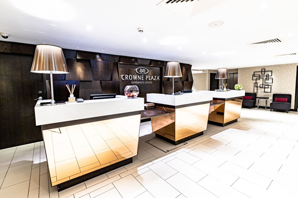 Lobby lounge, Crowne Plaza Gerrards Cross, an IHG Hotel