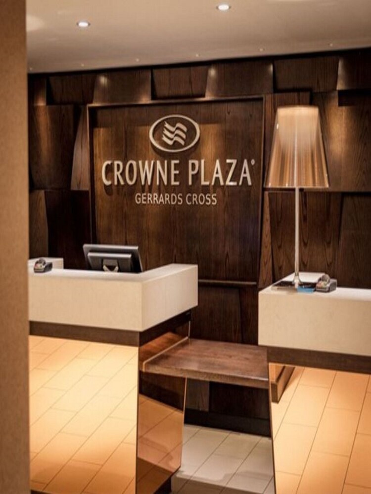 Reception, Crowne Plaza Gerrards Cross, an IHG Hotel