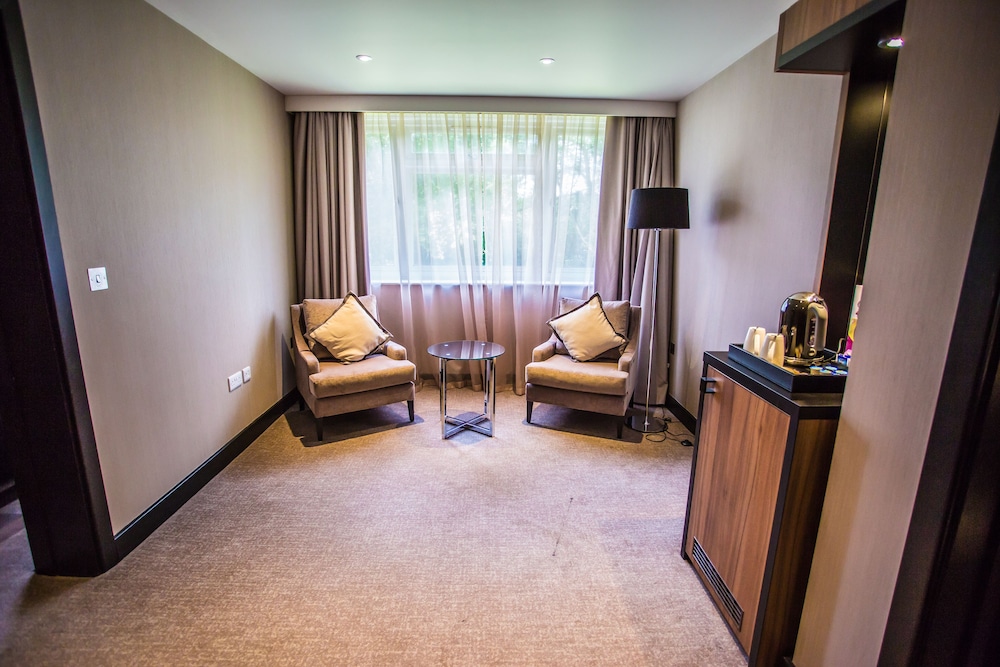 Living area, Crowne Plaza Gerrards Cross, an IHG Hotel