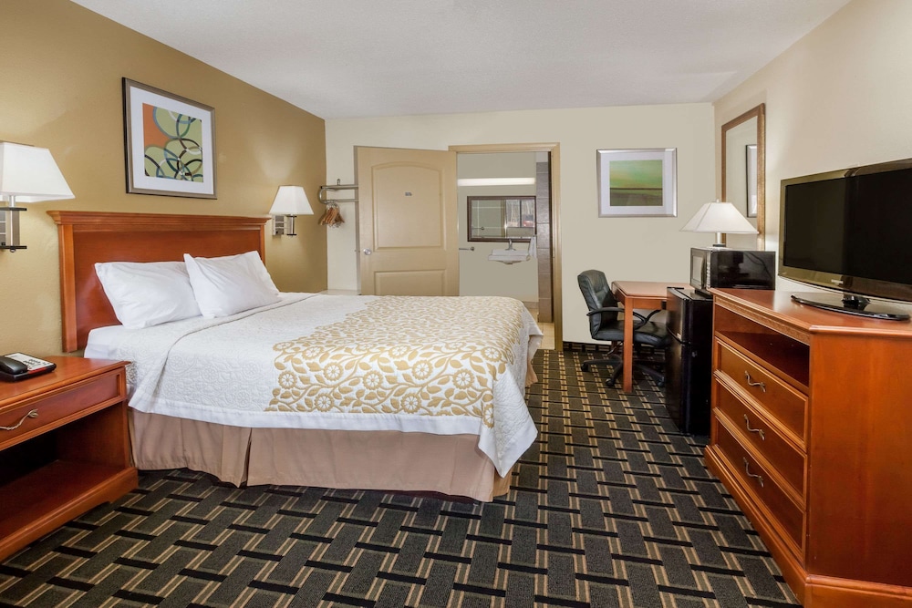 Days Inn by Wyndham Kent - Akron