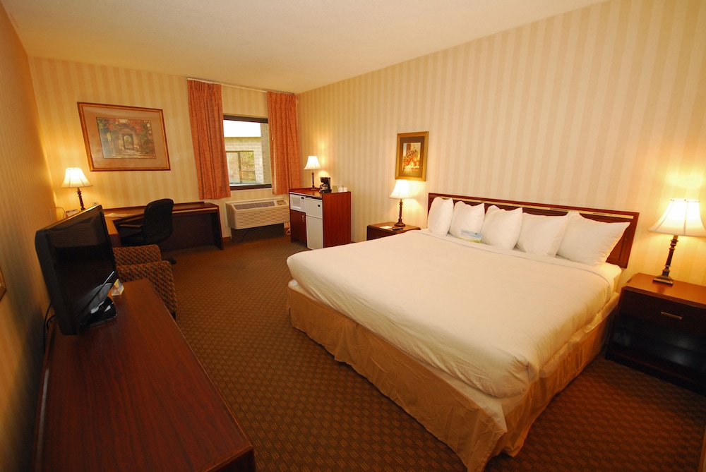 Days Inn & Suites by Wyndham Northwest Indianapolis