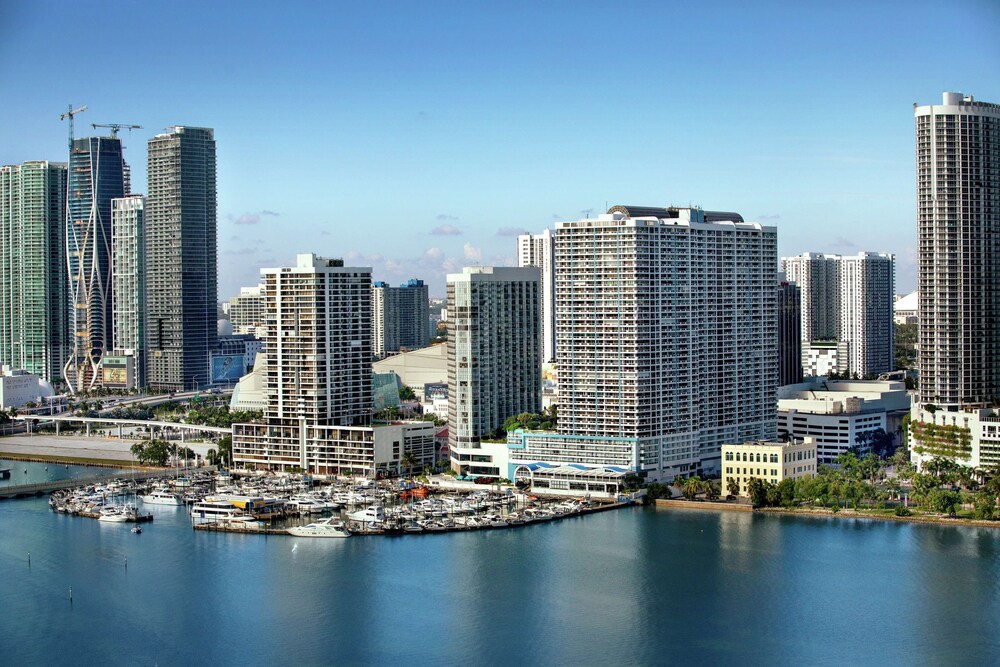 Exterior, DoubleTree by Hilton Grand Hotel Biscayne Bay