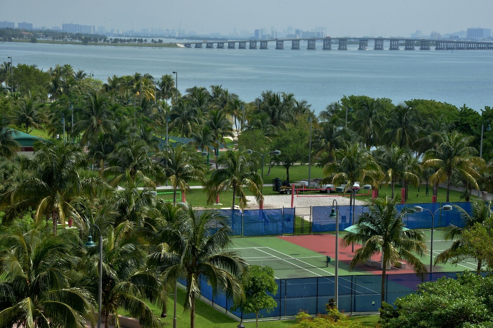 Tennis court, DoubleTree by Hilton Grand Hotel Biscayne Bay