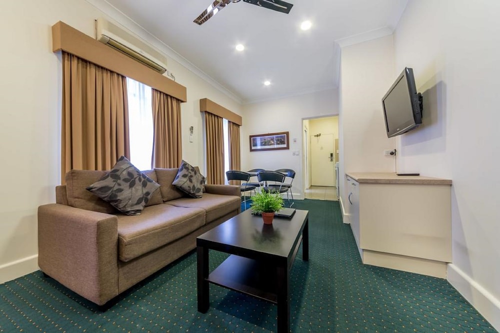 Living area, Melbourne's Princes Park Motor Inn