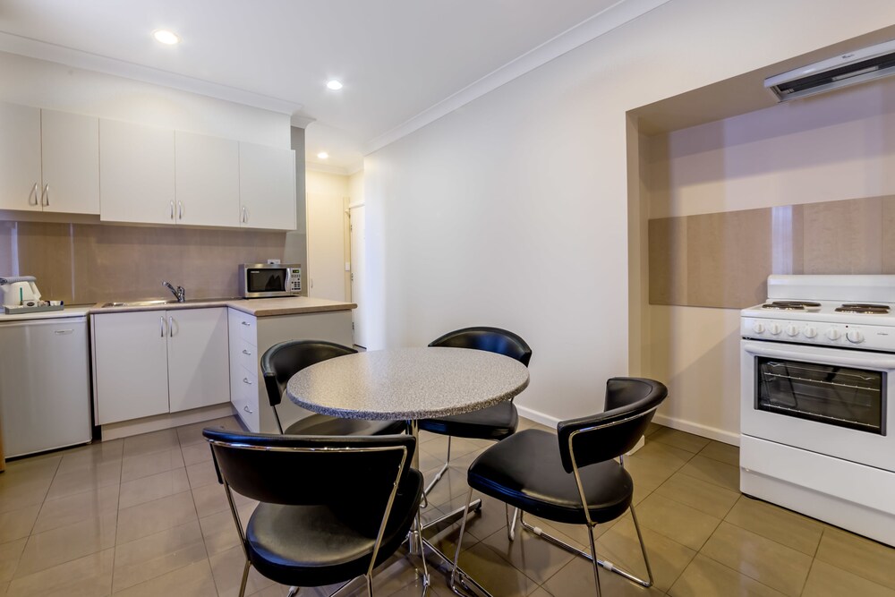 Private kitchen, Melbourne's Princes Park Motor Inn